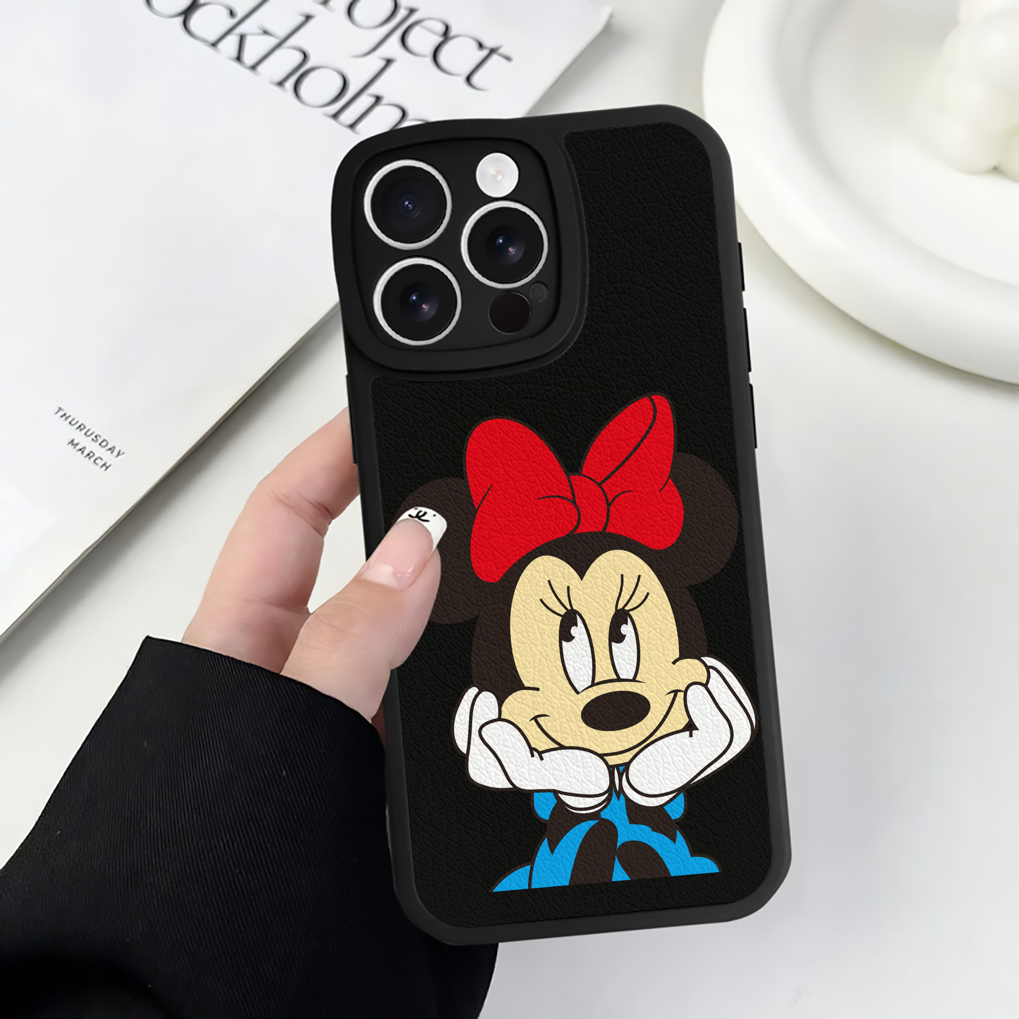 （画像用） ミッキーマウス Mickey Mouse 【iPhone 16シリーズ対応】シリコンスマホケース（レザー調） 材質：シリコン